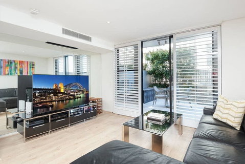 Modern Bronte Apt. W/ Ocean Views, Just Minutes Walk To Beach! - Holiday Find 0
