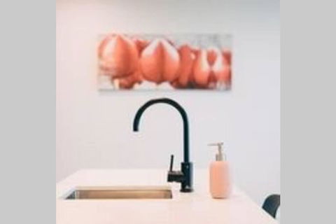 Modern Luxury 3 Bedroom Apartment With Sea Views - Holiday Find 2