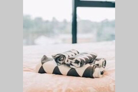 Modern Luxury 3 Bedroom Apartment With Sea Views - Holiday Find 3