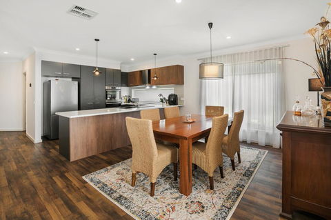 Modern Seaside Getaway Mornington - Holiday Find 0