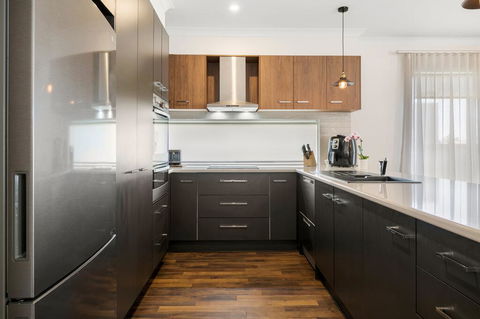 Modern Seaside Getaway Mornington - Holiday Find 3