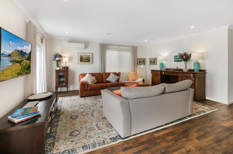 Modern Seaside Getaway Mornington - Holiday Find 1
