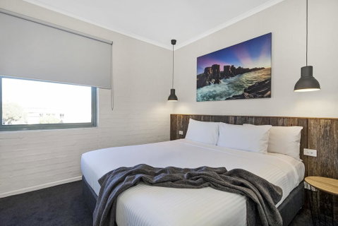 Moonlight Bay Apartments - Holiday Find 2