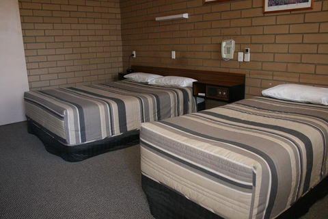 Mount Wycheproof Motor Inn - Holiday Find 1