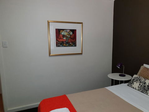 Mt.Lawley Superb 2 BR Location Comfort, Style 4 - Holiday Find 2