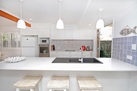 Mudjimba Sands, Mudjimba, Pet Friendly, BOND 500, LINEN INCLUDED, WIFI - Holiday Find 3