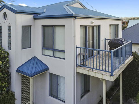 NELSON COVE 2 - Townhouse A Short Walk To Town - Holiday Find 2
