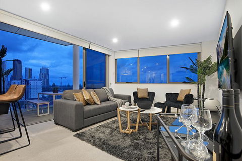 NEO Apartments Mermaid Beach - Holiday Find 1