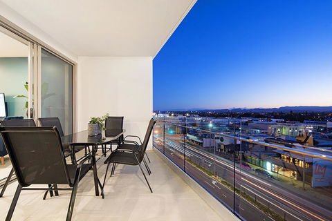 NEO Apartments Mermaid Beach - Holiday Find 2