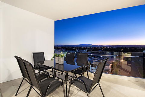 NEO Apartments Mermaid Beach - Holiday Find 3