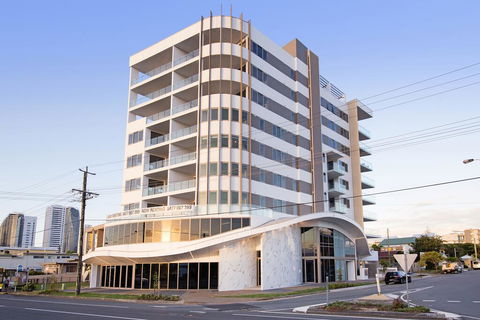 NEO Apartments Mermaid Beach - Holiday Find 0