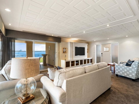 The Peninsula Riverside Serviced Apartments - Holiday Find 5