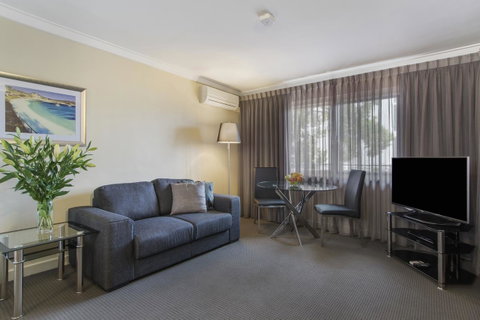 The Peninsula Riverside Serviced Apartments - Holiday Find 28