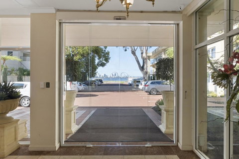 The Peninsula Riverside Serviced Apartments - Holiday Find 13