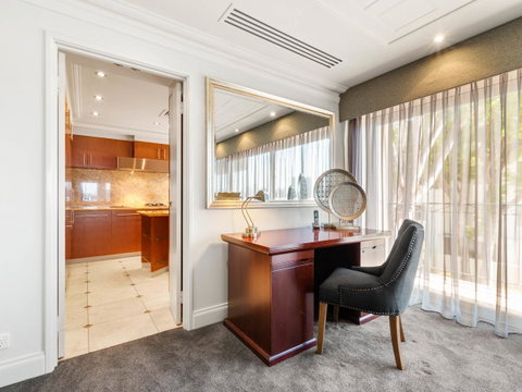 The Peninsula Riverside Serviced Apartments - Holiday Find 7