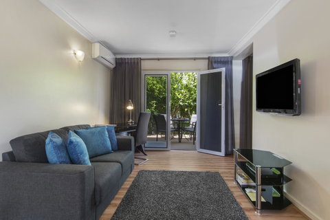 The Peninsula Riverside Serviced Apartments - Holiday Find 17