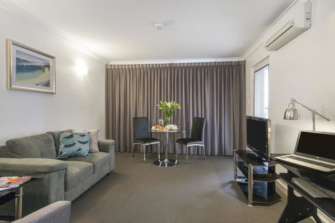 The Peninsula Riverside Serviced Apartments - Holiday Find 31
