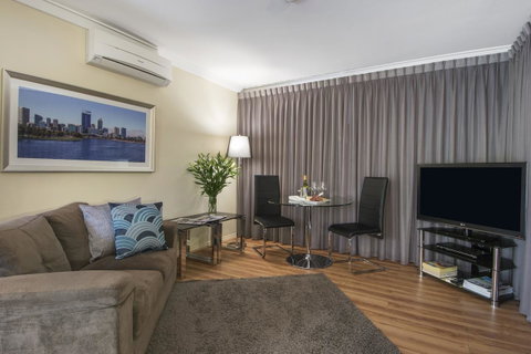 The Peninsula Riverside Serviced Apartments - Holiday Find 27