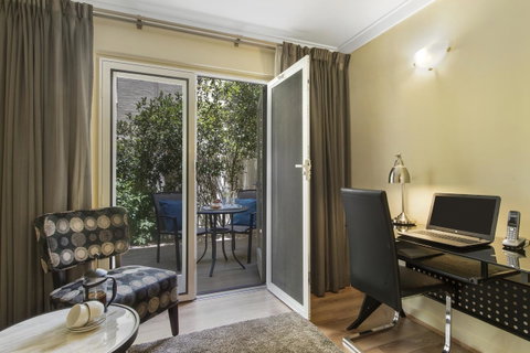 The Peninsula Riverside Serviced Apartments - Holiday Find 24