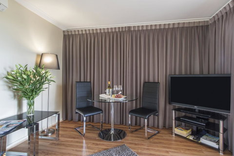 The Peninsula Riverside Serviced Apartments - Holiday Find 21