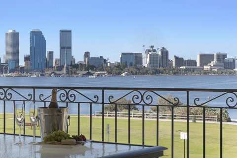The Peninsula Riverside Serviced Apartments - Holiday Find 16