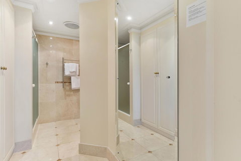 The Peninsula Riverside Serviced Apartments - Holiday Find 3