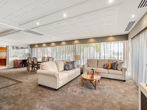 The Peninsula Riverside Serviced Apartments - Holiday Find 8