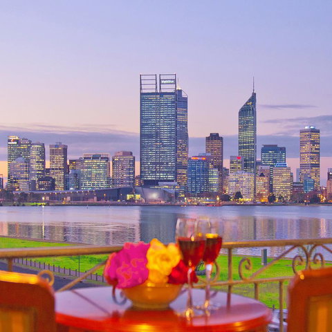 The Peninsula Riverside Serviced Apartments - Holiday Find 0