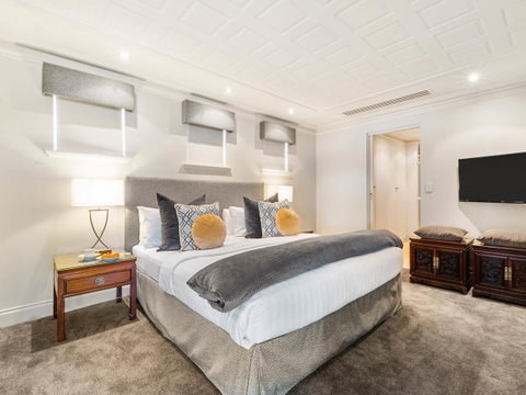 The Peninsula Riverside Serviced Apartments - Holiday Find 4