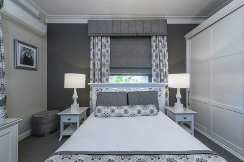 Grand Mercure Basildene Manor - Holiday Find 24