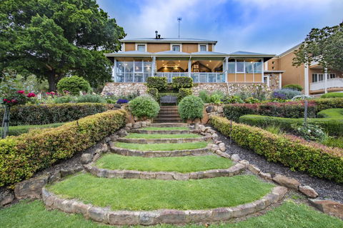 Grand Mercure Basildene Manor - Holiday Find 13