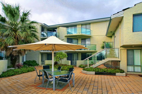 Scarborough Beach Front Resort - Shell Ten - Holiday Find 0
