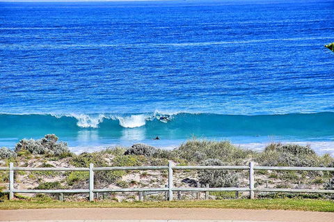 Beachfront @ Scarbs - Holiday Find 13