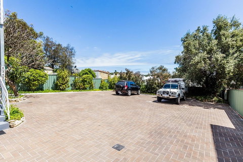 Stirling Apartments - Studio 1 - Holiday Find 5