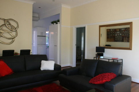 Kenata-Fairway Apartment Hotel - Holiday Find 9