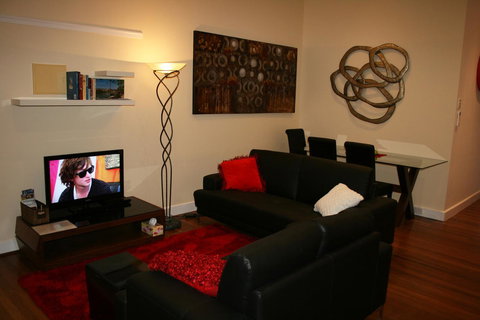 Kenata-Fairway Apartment Hotel - Holiday Find 8