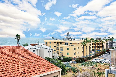 West Beach Lagoon 114 â€“ Ocean Views - Holiday Find 24