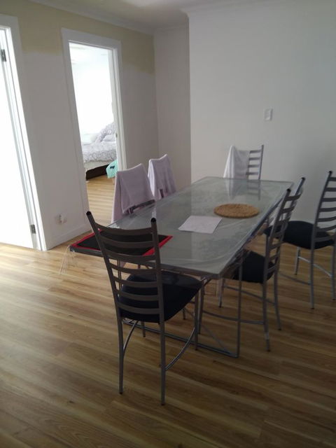 DIANELLA Budget Rooms Happy Place To Stay - Holiday Find 16