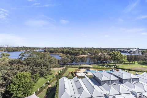 508 Stupendous Sunsets & Views Pool Gym Parking - Holiday Find 34