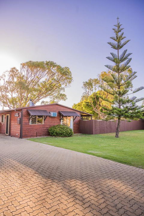 The Bothy Lancelin Family Retreat - Holiday Find 11