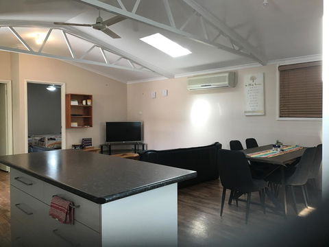 Sabai Accommodation - Holiday Find 21