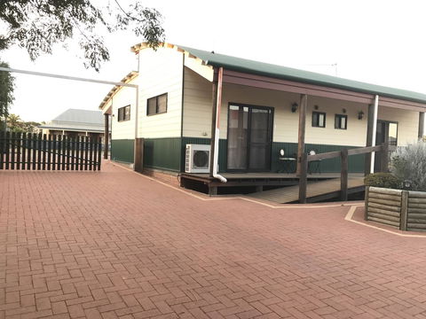 Sabai Accommodation - Holiday Find 10