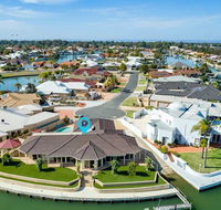 LA ANCHOR ON THE CANALS MANDURAH - Holiday Find