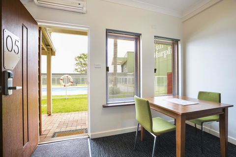 Nightcap At The Ship Inn - Holiday Find 30