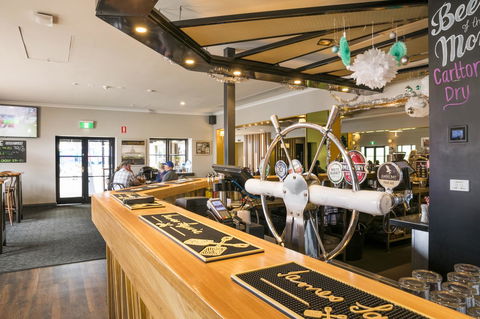 Nightcap At The Ship Inn - Holiday Find 13