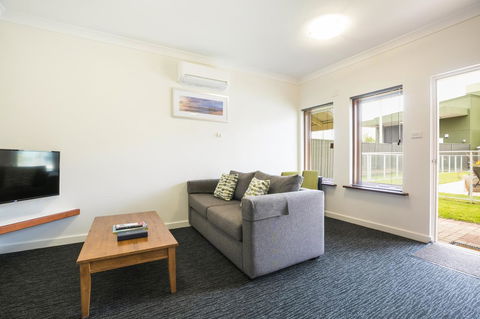 Nightcap At The Ship Inn - Holiday Find 23