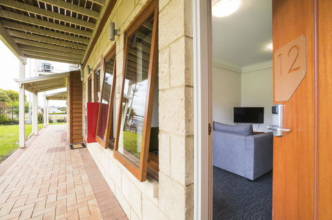 Nightcap At The Ship Inn - Holiday Find 20