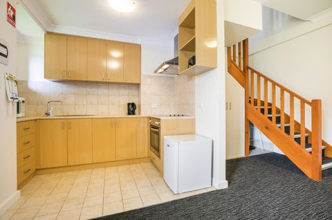 Nightcap At The Ship Inn - Holiday Find 24