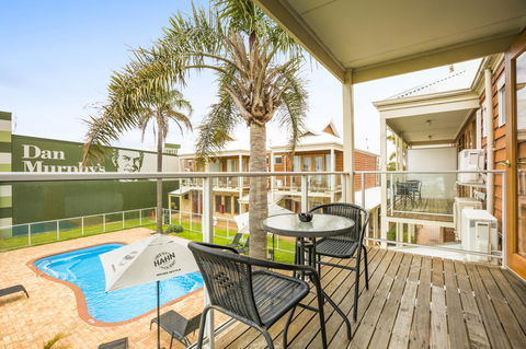 Nightcap At The Ship Inn - Holiday Find 2