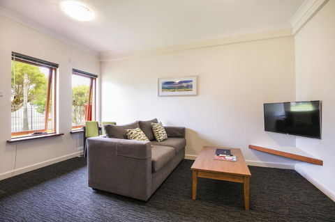 Nightcap At The Ship Inn - Holiday Find 1